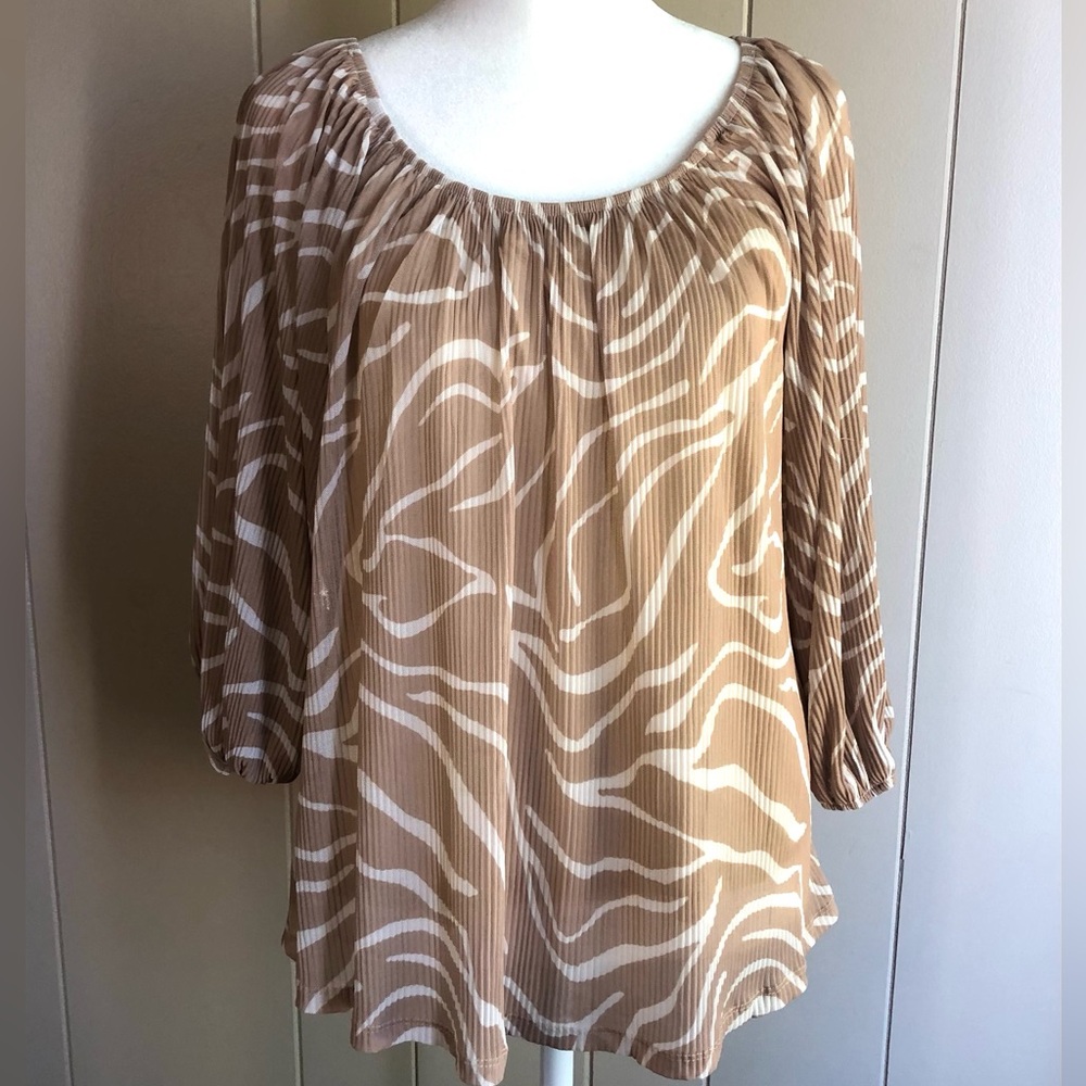 W5 Women’s Tan and White Swirl Print Blouse Light Flowy Size Medium